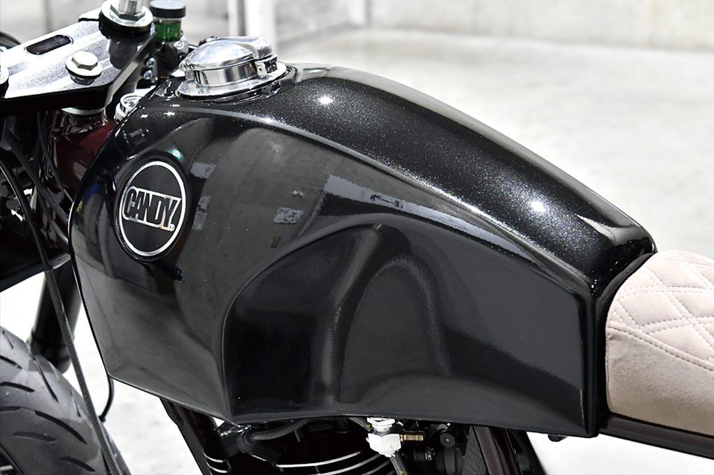 ブラックフレークのカスタムガソリンタンク