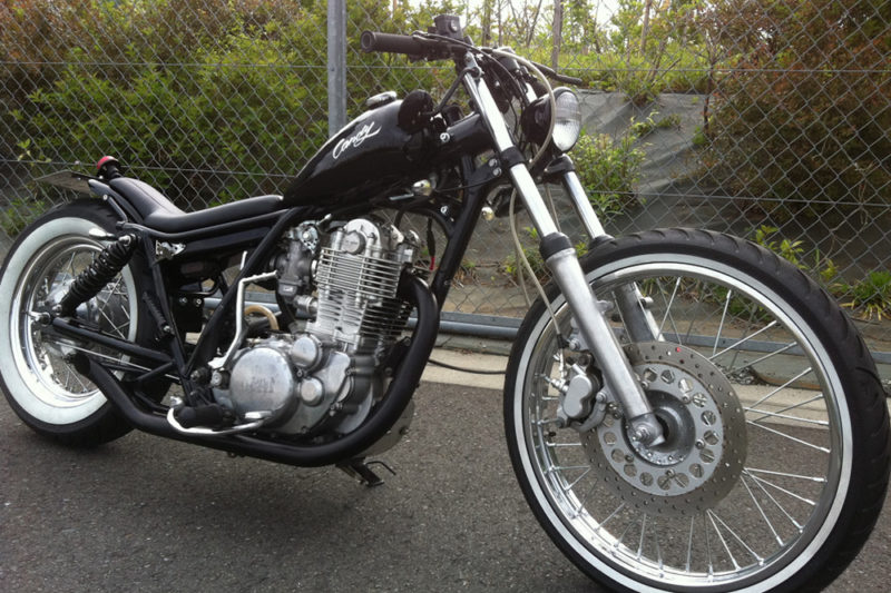 <span>015</span>YAHAMA : SR400