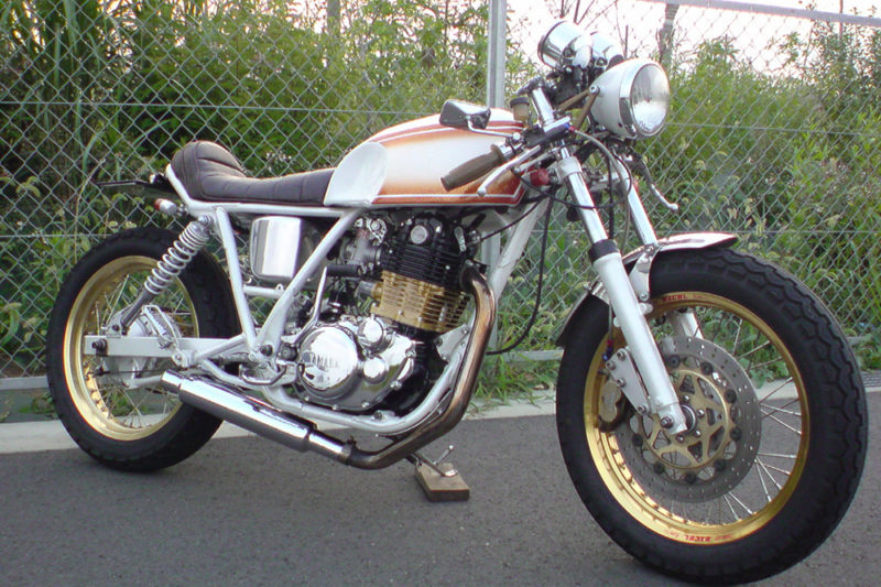 <span>011</span>YAHAMA : SR400