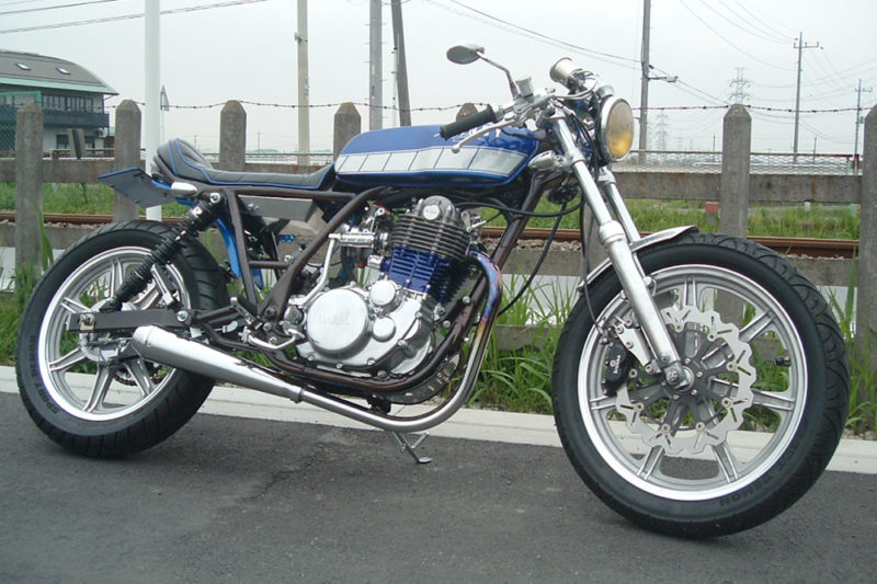 <span>012</span>YAMAHA : SR400